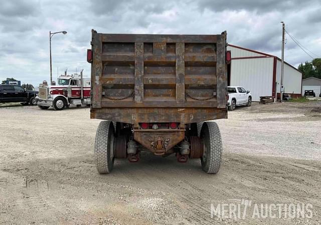 Image of Mack Super Liner equipment image 3