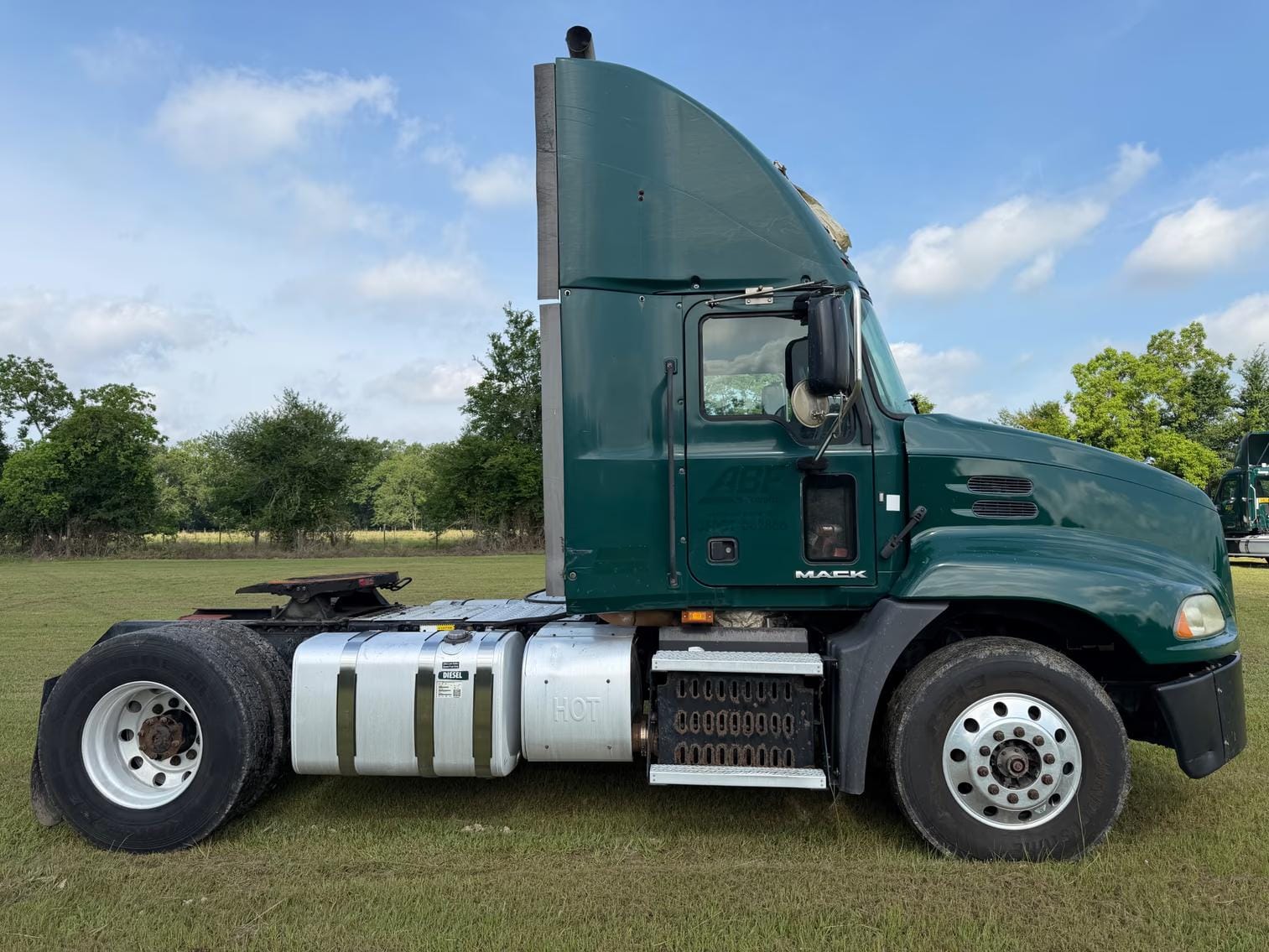 2015 Mack CXU612 Equipment Image0