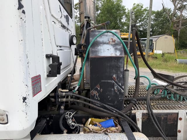 Image of Mack CH613 equipment image 2