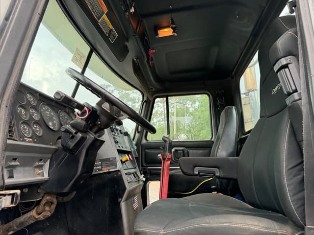 Image of Mack CH613 equipment image 4