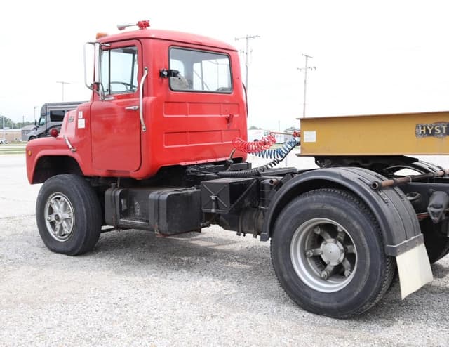 Image of Mack 600 equipment image 4