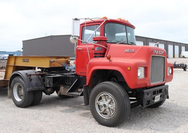 Image of Mack 600 equipment image 2