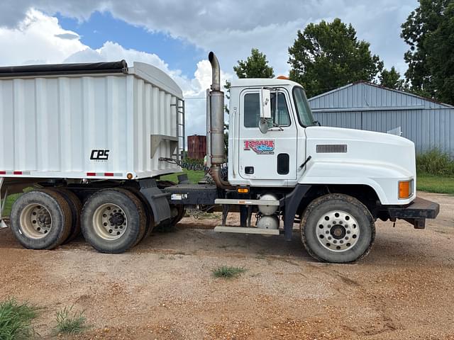 Image of Mack CH613 equipment image 2
