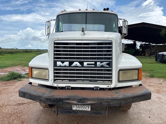 Image of Mack CH613 equipment image 1