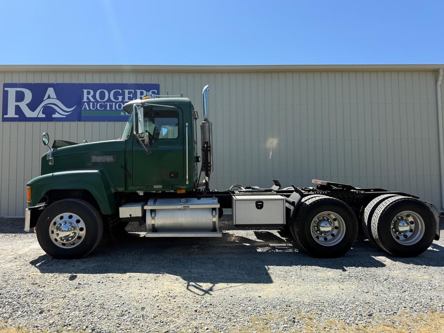 Mack CH613 Equipment Image0