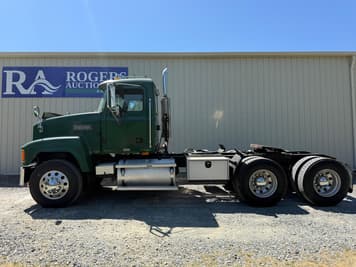 Main image Mack CH613