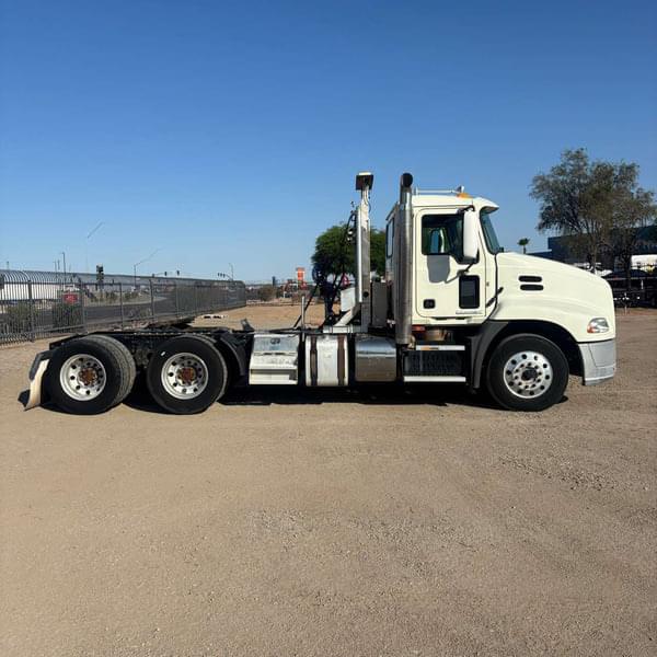 Image of Mack CXU613 equipment image 1