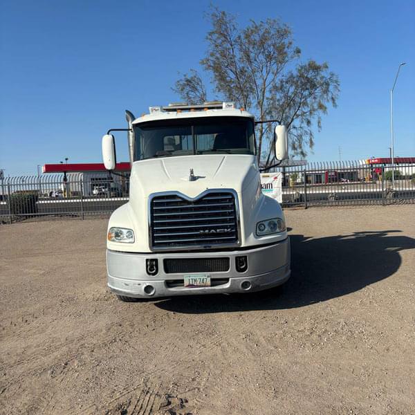 Image of Mack CXU613 equipment image 2