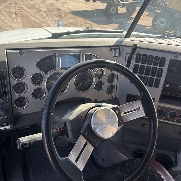 Image of Mack CXU613 equipment image 4
