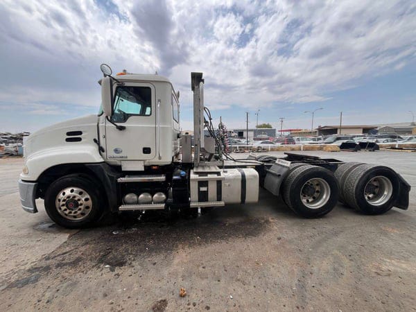 Mack CXU613 Equipment Image0
