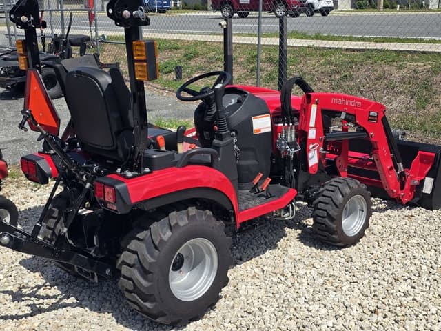 Image of Mahindra 1120 HST equipment image 2