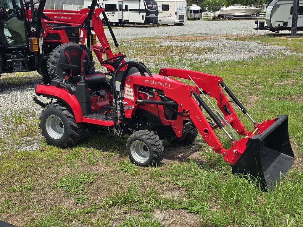 2025 Mahindra 1120 HST Equipment Image0