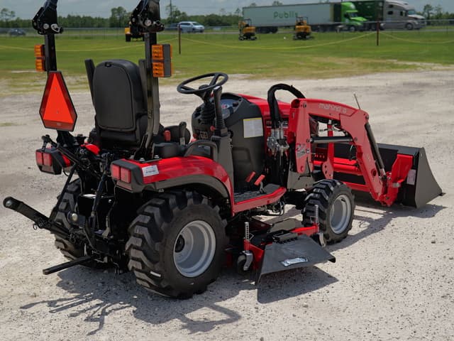 Image of Mahindra 1120 HST equipment image 2