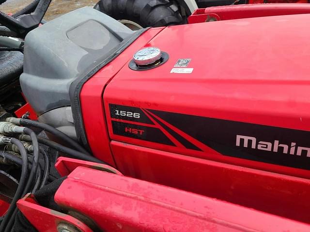 Image of Mahindra 1526 equipment image 3