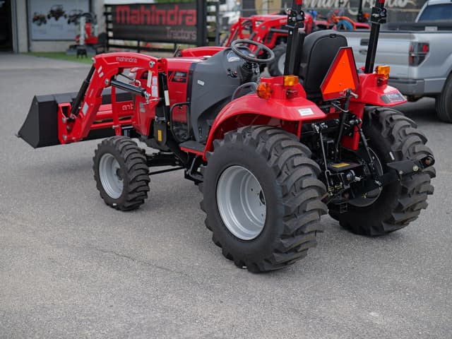 Image of Mahindra 1635 HST equipment image 2