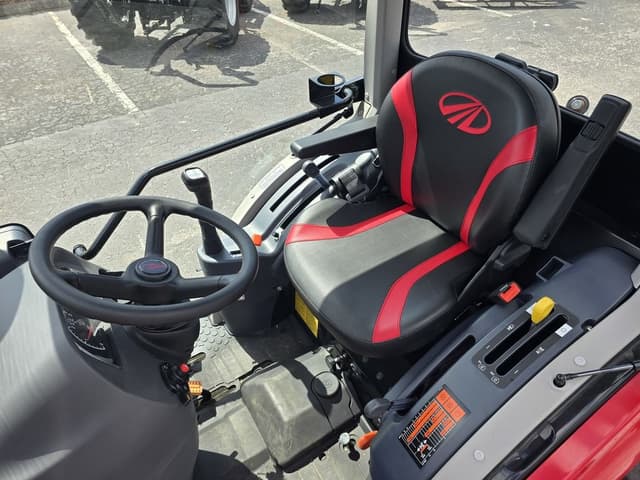 Image of Mahindra 1640 HST equipment image 4