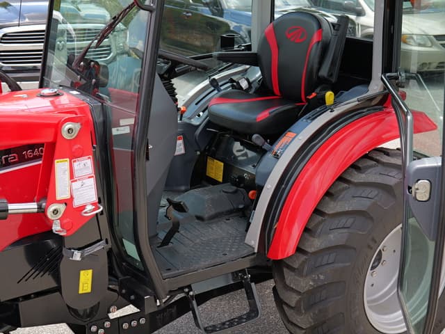 Image of Mahindra 1640 HST equipment image 1