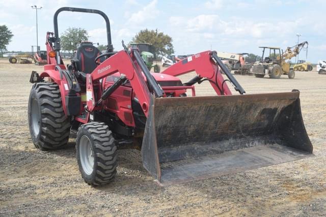 Image of Mahindra 1626 equipment image 3
