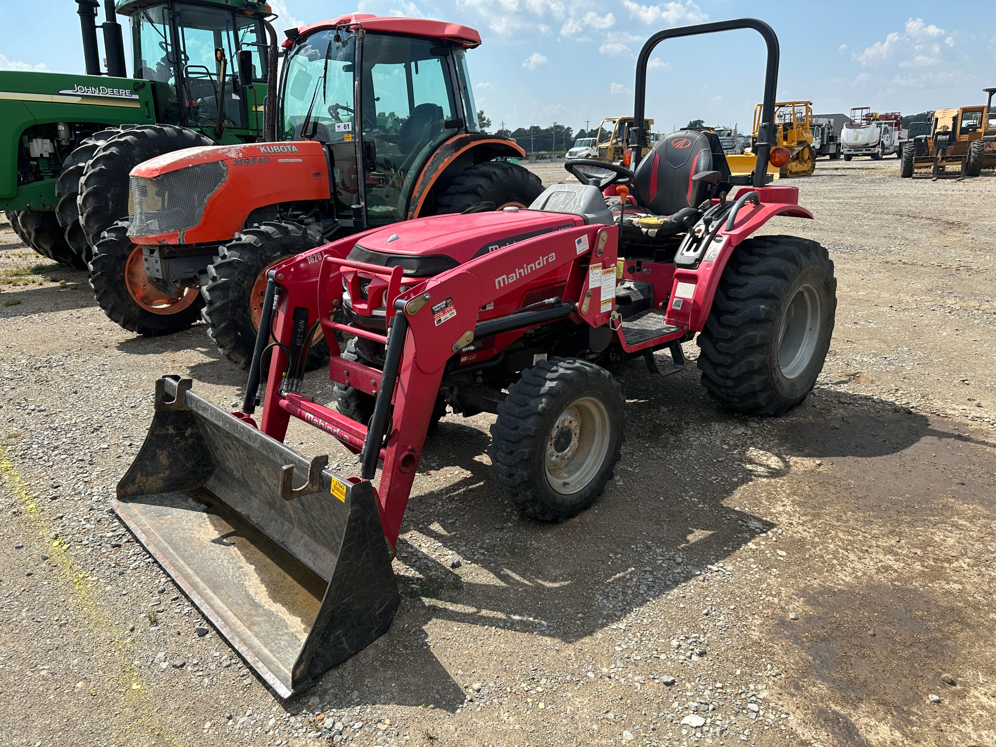 Mahindra 1626 Equipment Image0