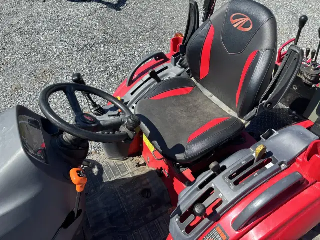 Image of Mahindra 1635 equipment image 2