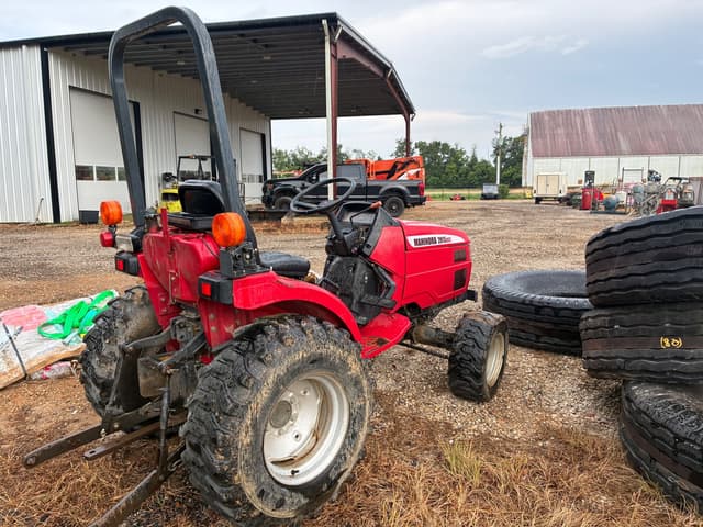 Image of Mahindra 2015 HST equipment image 1
