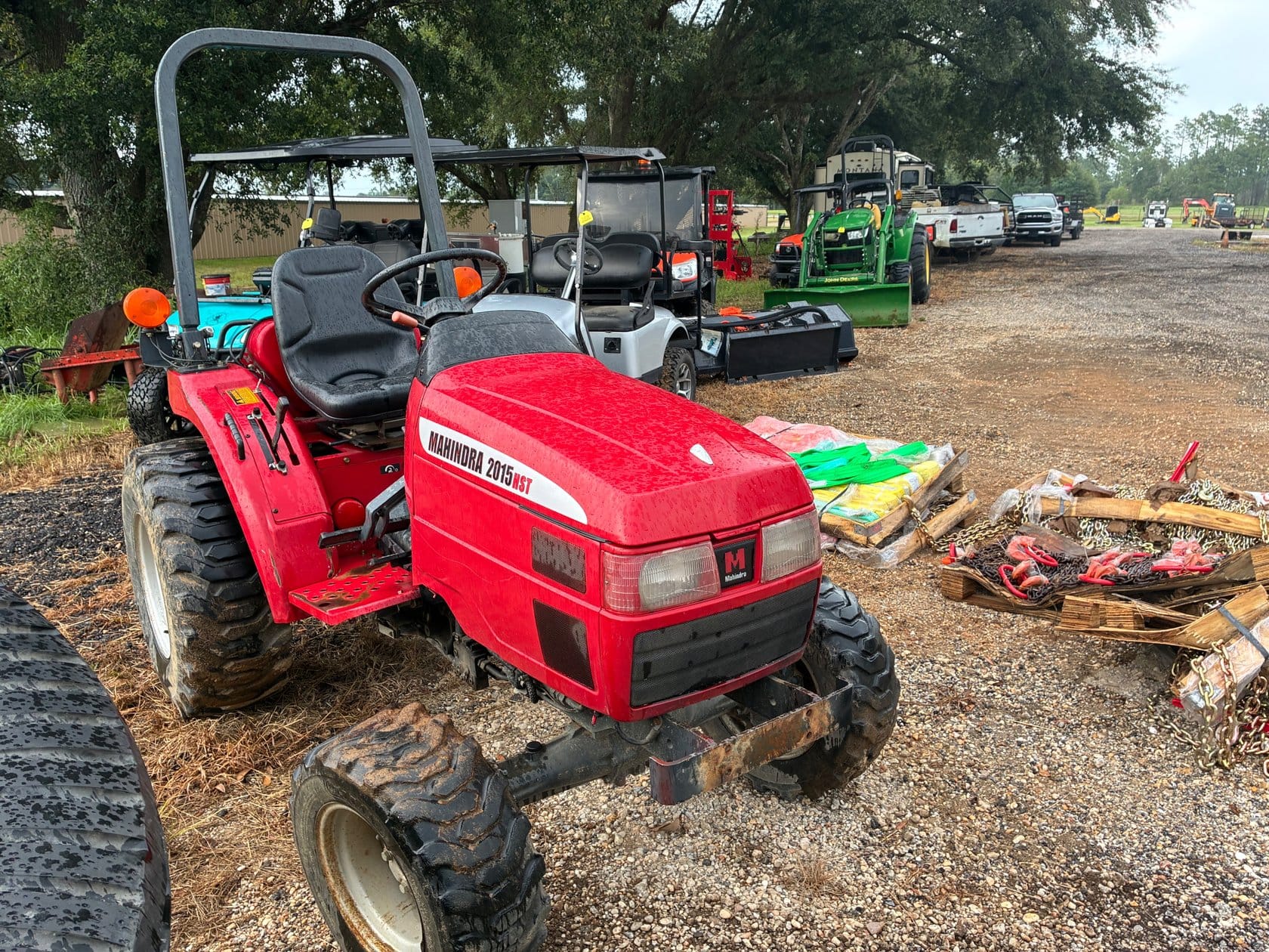 Mahindra 2015 HST Equipment Image0