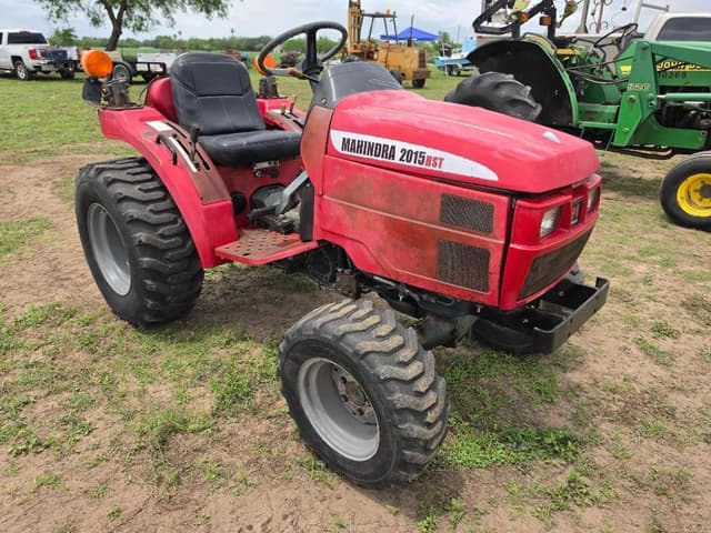 Image of Mahindra 2015 HST equipment image 3