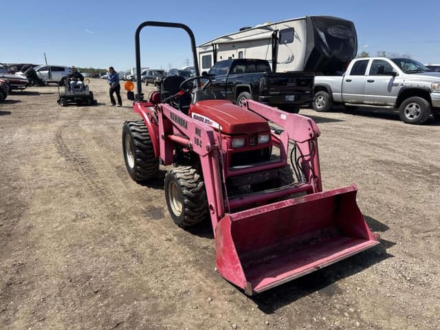 Image of Mahindra 2015 HST equipment image 3