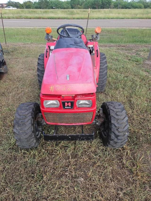 Image of Mahindra 2015 HST equipment image 1