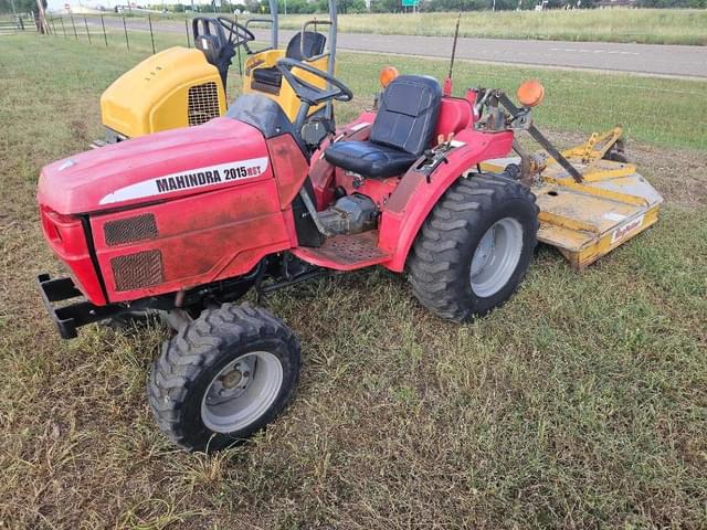 Image of Mahindra 2015 HST equipment image 2