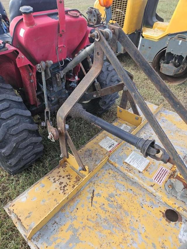 Image of Mahindra 2015 HST equipment image 4