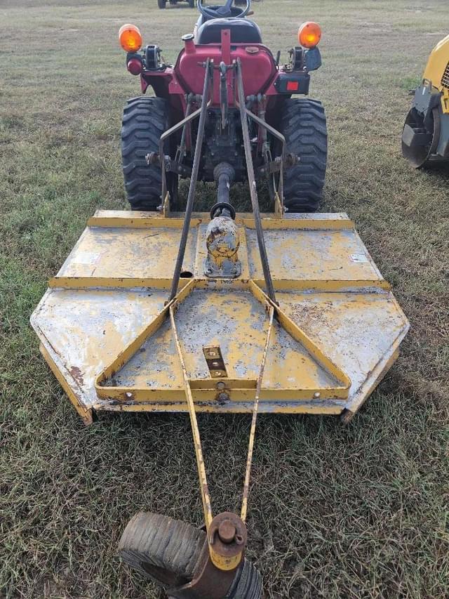 Image of Mahindra 2015 HST equipment image 3