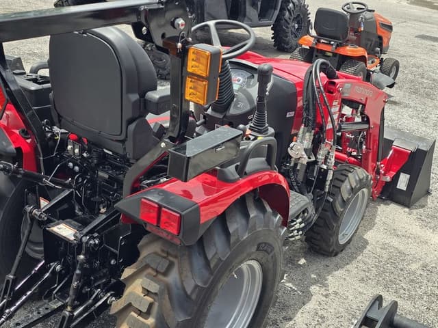 Image of Mahindra 2126 HST equipment image 3