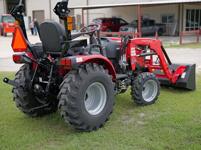 Image of Mahindra 2126 HST equipment image 2