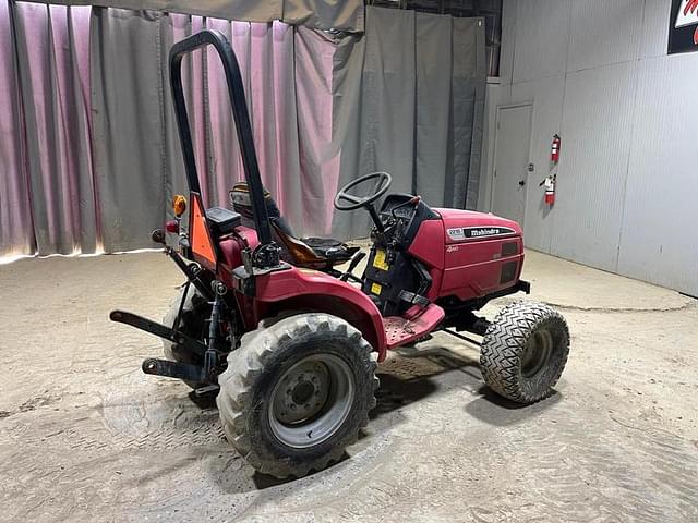 Image of Mahindra 2216 equipment image 4