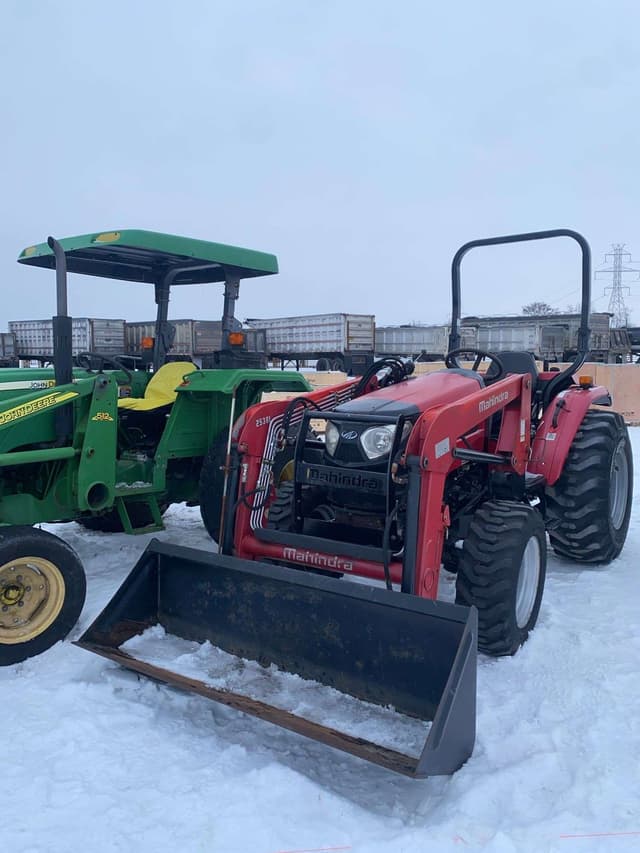 Image of Mahindra 2538 equipment image 2