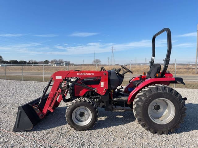 Image of Mahindra 2538 equipment image 2