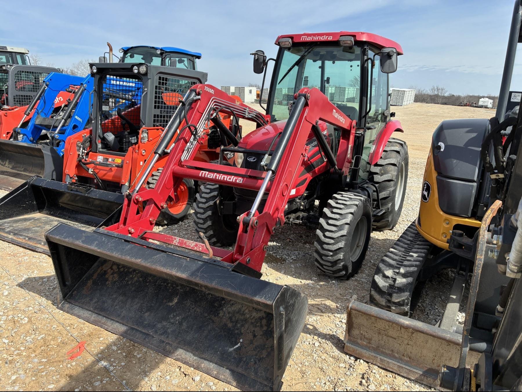 Mahindra 2555 Equipment Image0