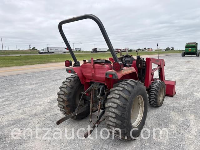 Image of Mahindra 2615 equipment image 4