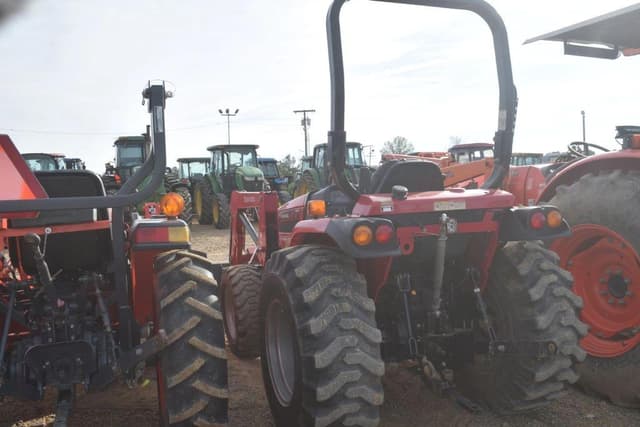 Image of Mahindra 2638 equipment image 2