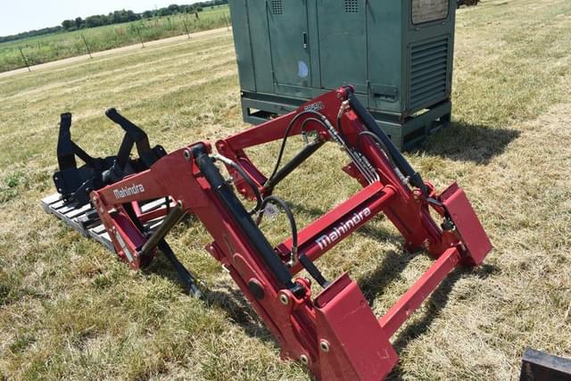 Image of Mahindra 2645CL equipment image 2