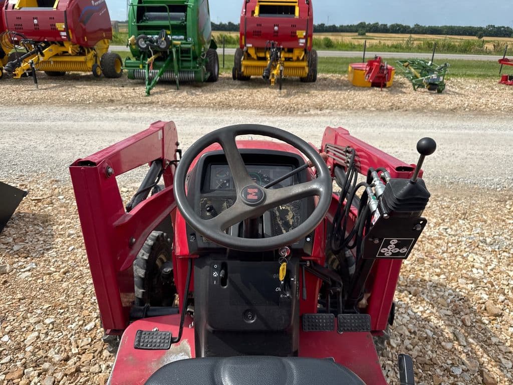 Image of Mahindra 2816 Image 1