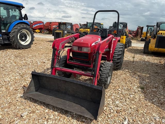 Image of Mahindra 2816 equipment image 2