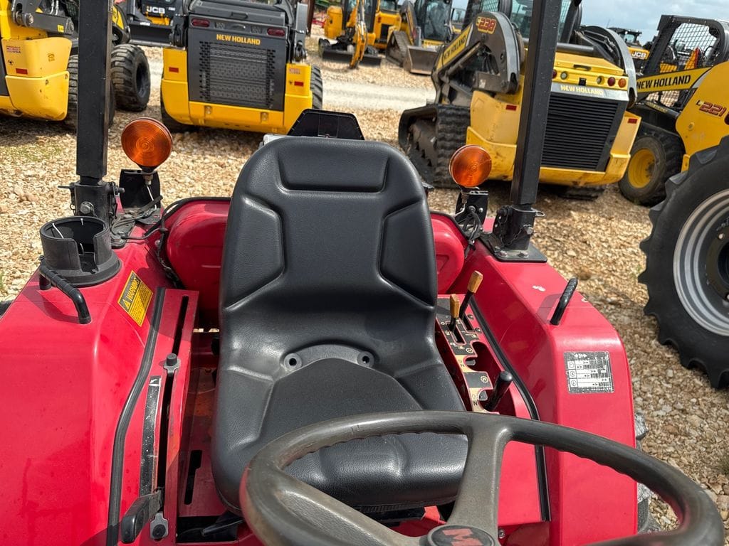 Mahindra 2816 Equipment Image0