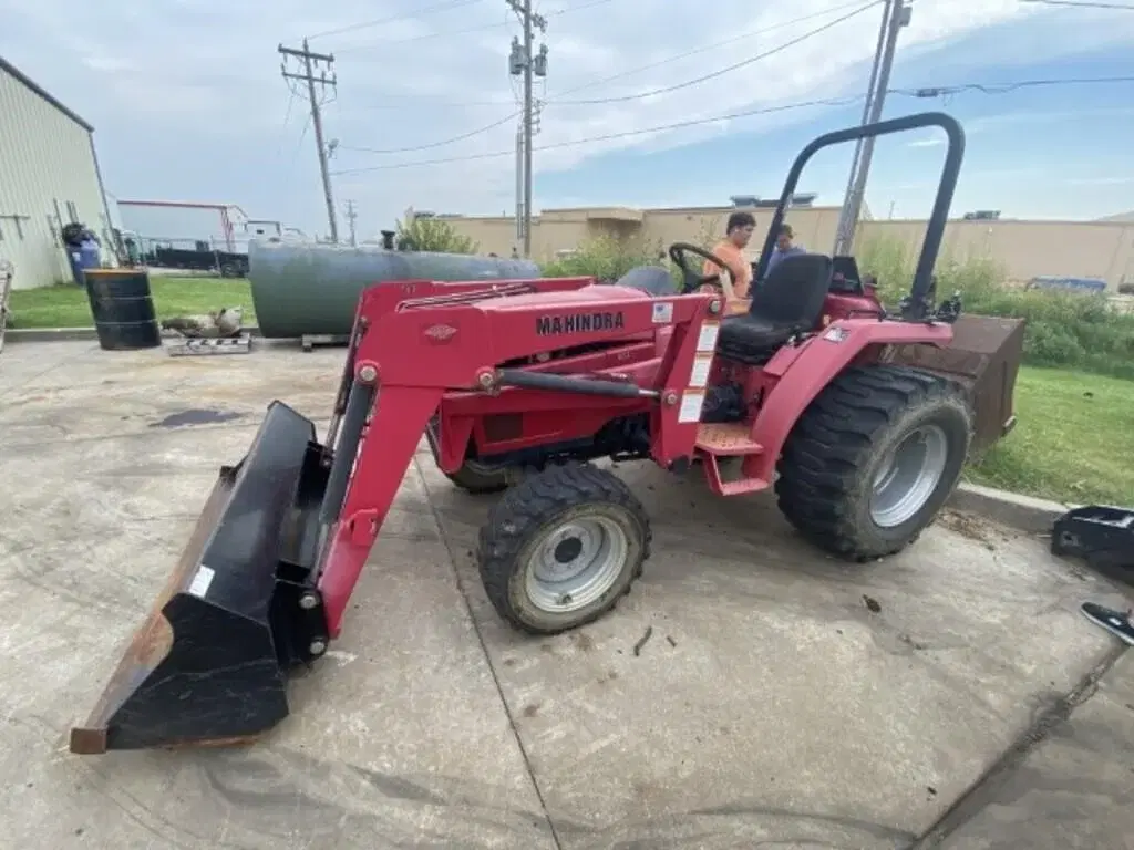 Image of Mahindra 2816 Primary image