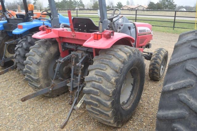 Image of Mahindra 3215 equipment image 2