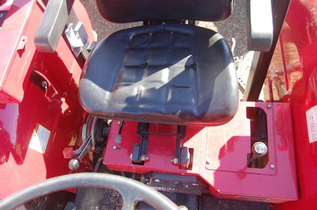 Image of Mahindra 3525 equipment image 4