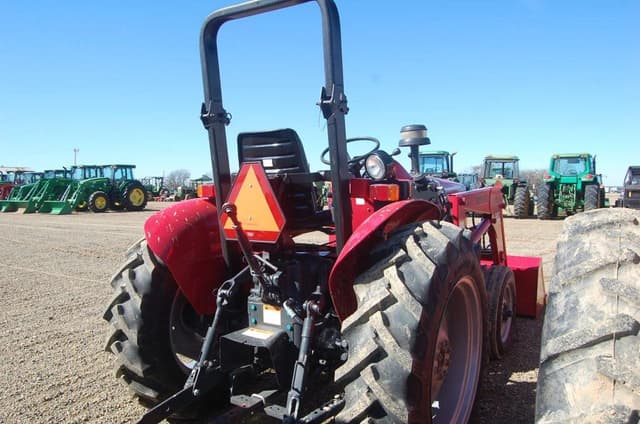 Image of Mahindra 3525 equipment image 2