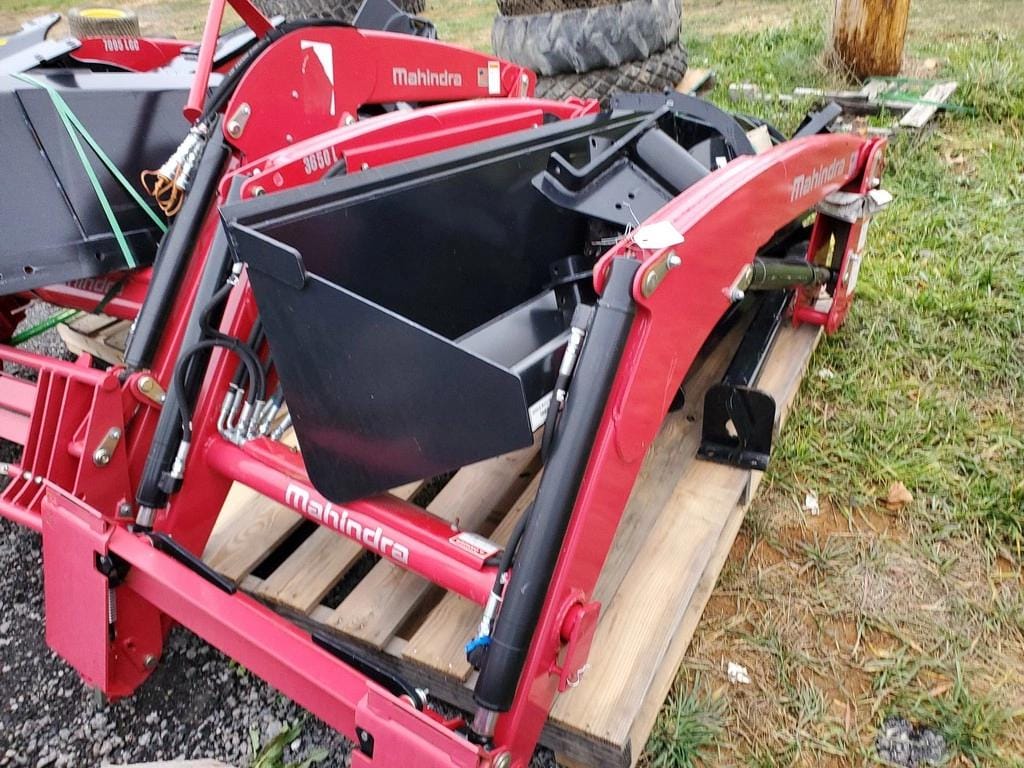 Main image Mahindra 3650L