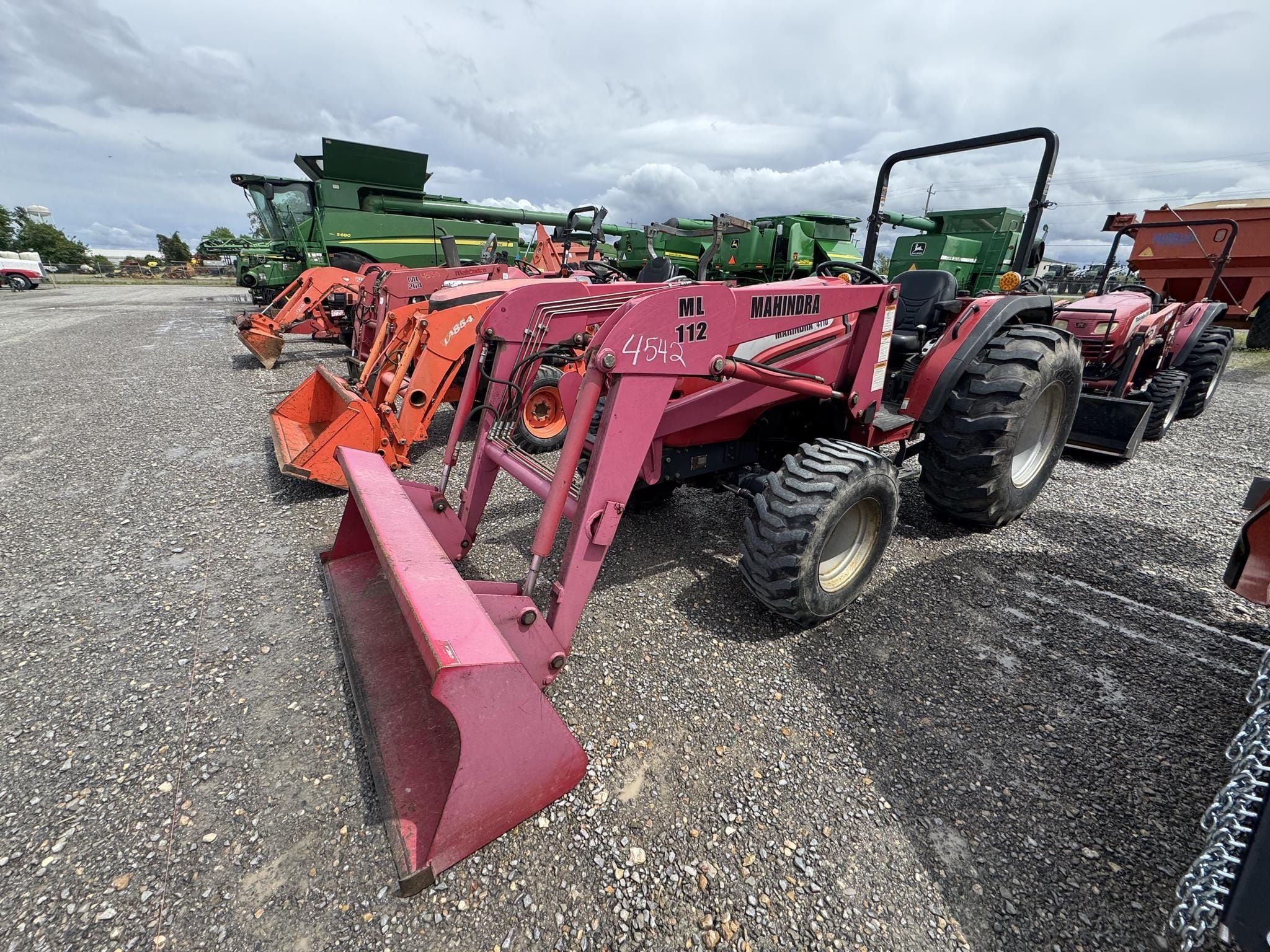 Mahindra 4110 Equipment Image0